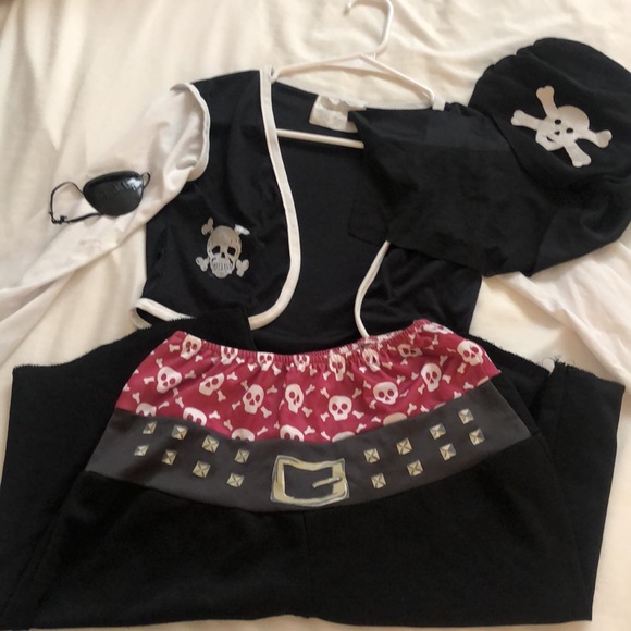 Kids pirate costume includes shorts/shirt/eyepatch/durag size S - Picture 2 of 2